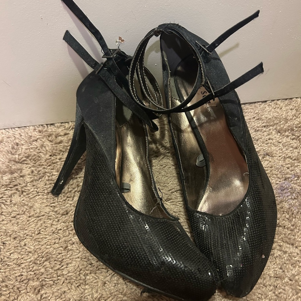 Black Classic Heels with Rounded Toe